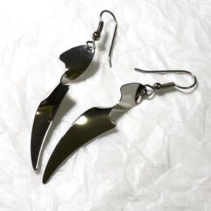 Vintage silver metal twist earrings